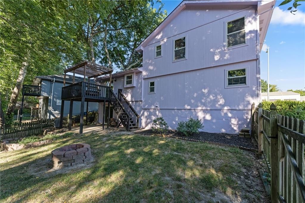 Photo 4 of 38 - 6804 Orchard Street, Pleasant Valley, MO 64068