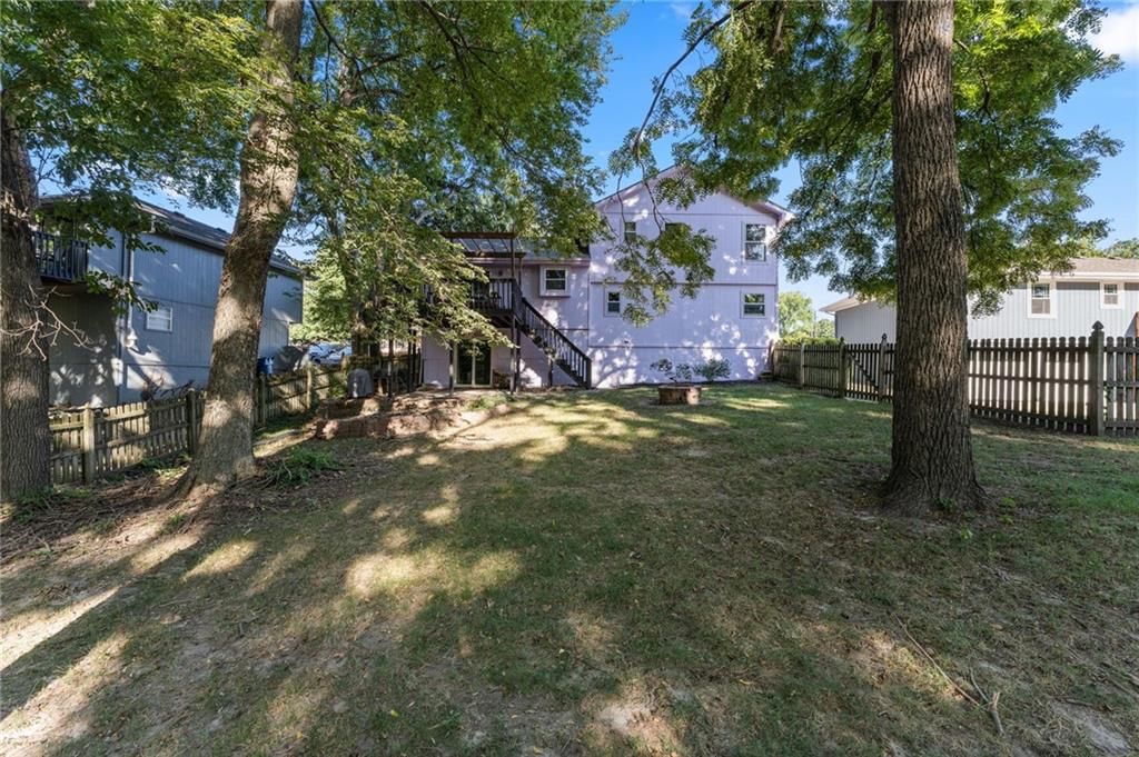 Photo 8 of 38 - 6804 Orchard Street, Pleasant Valley, MO 64068