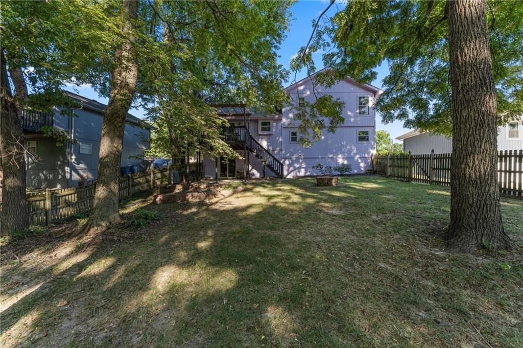 Photo 9 of 38 - 6804 Orchard Street, Pleasant Valley, MO 64068