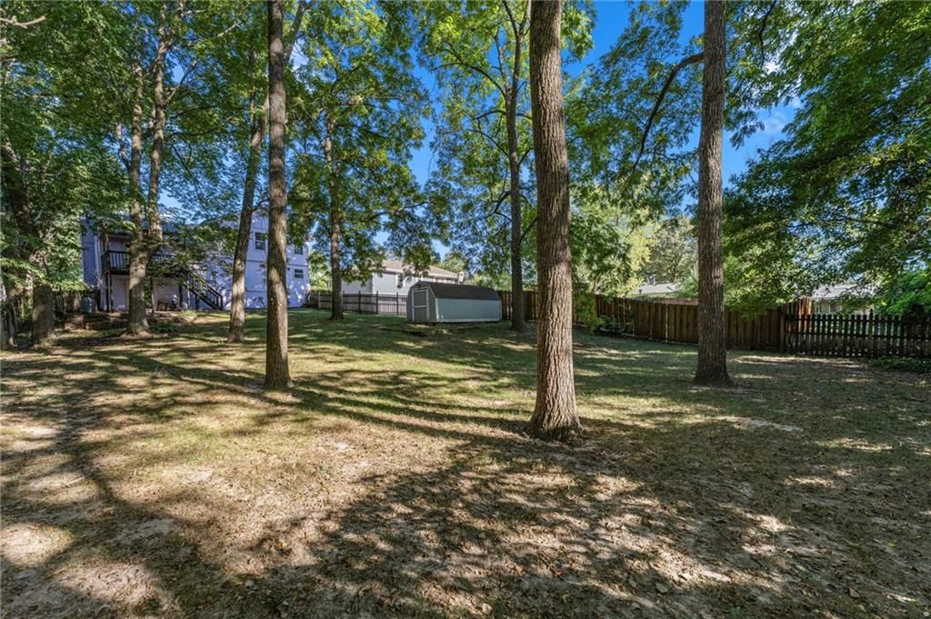 Photo 11 of 38 - 6804 Orchard Street, Pleasant Valley, MO 64068