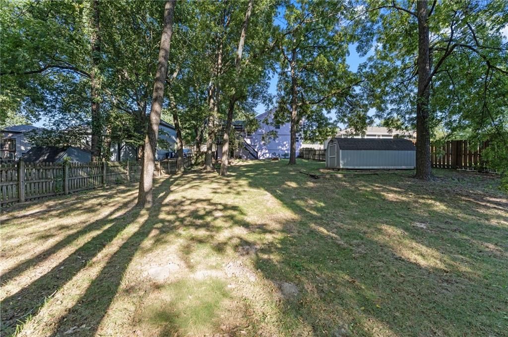 Photo 12 of 38 - 6804 Orchard Street, Pleasant Valley, MO 64068