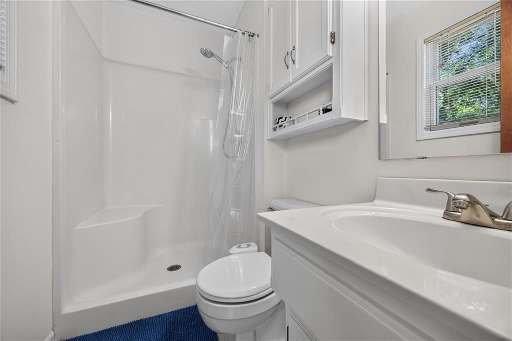 Photo 17 of 38 - 6804 Orchard Street, Pleasant Valley, MO 64068