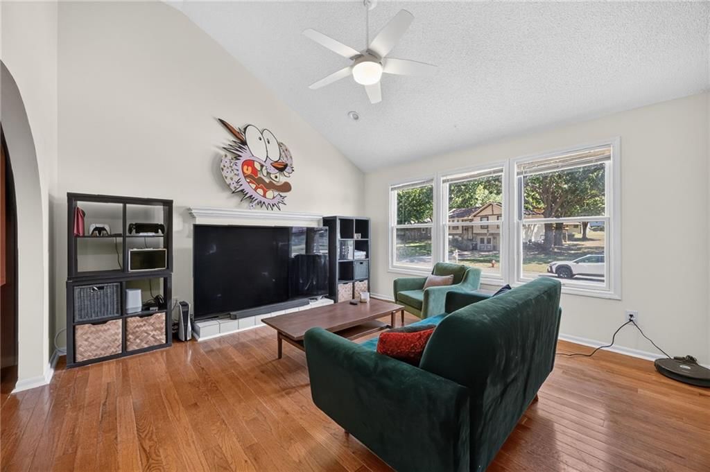 Photo 29 of 38 - 6804 Orchard Street, Pleasant Valley, MO 64068