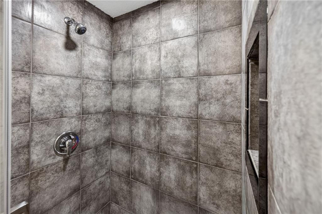 Photo 33 of 38 - 6804 Orchard Street, Pleasant Valley, MO 64068