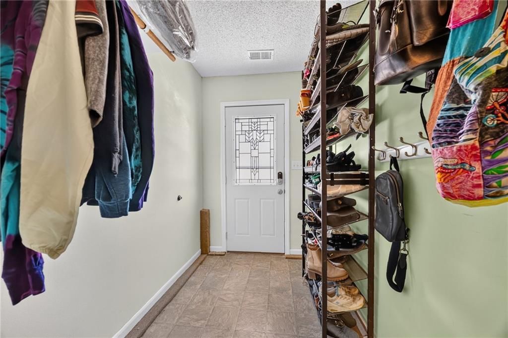 Photo 34 of 38 - 6804 Orchard Street, Pleasant Valley, MO 64068