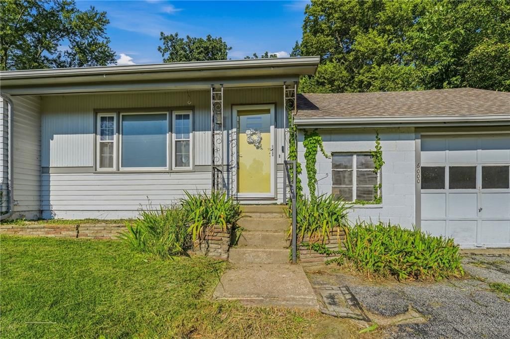 Photo 5 of 37 - 6000 Arlington Avenue, Kansas City, MO 64133