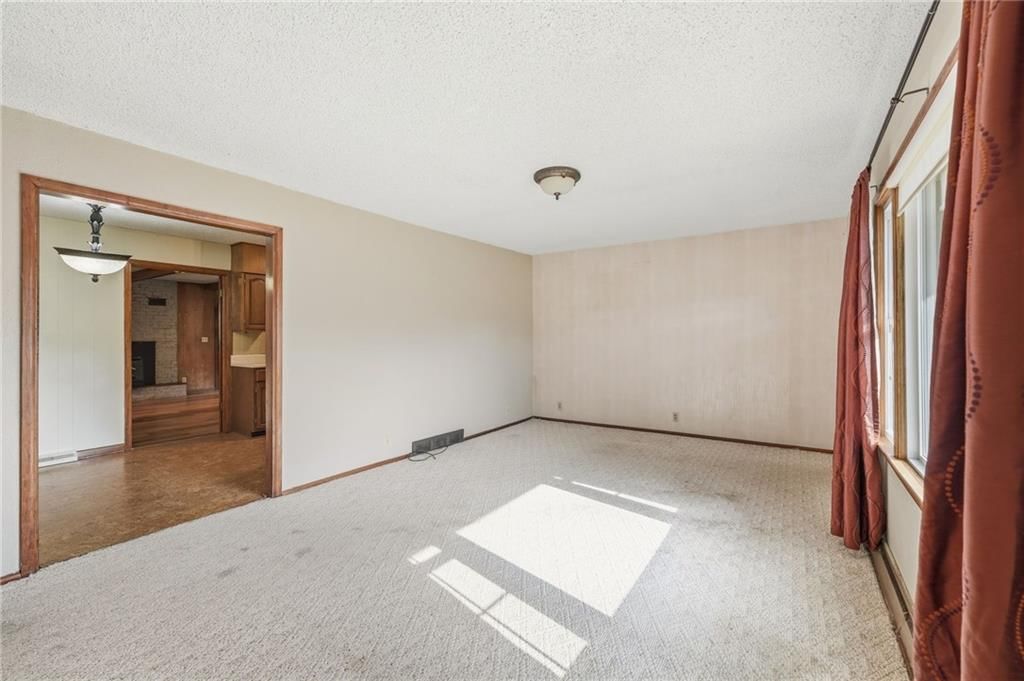 Photo 8 of 37 - 6000 Arlington Avenue, Kansas City, MO 64133