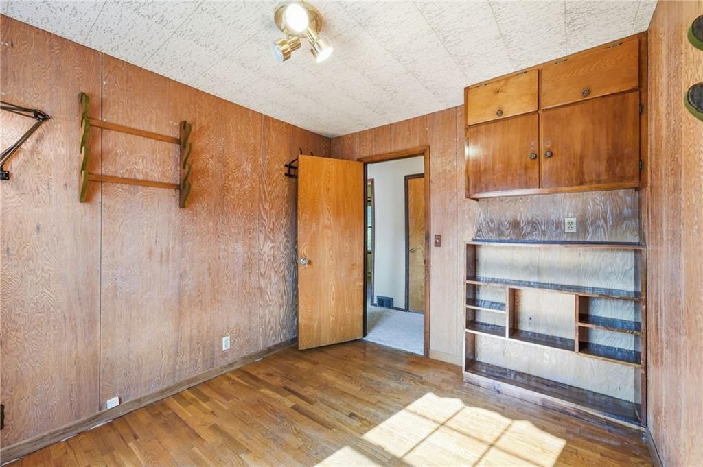 Photo 23 of 37 - 6000 Arlington Avenue, Kansas City, MO 64133