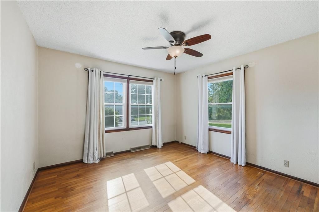 Photo 19 of 37 - 6000 Arlington Avenue, Kansas City, MO 64133
