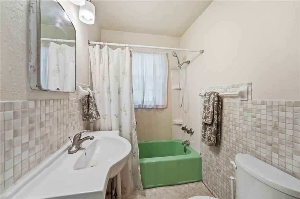 Photo 25 of 37 - 6000 Arlington Avenue, Kansas City, MO 64133