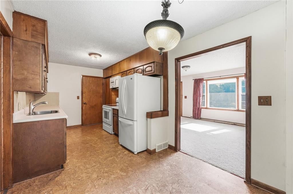 Photo 9 of 37 - 6000 Arlington Avenue, Kansas City, MO 64133