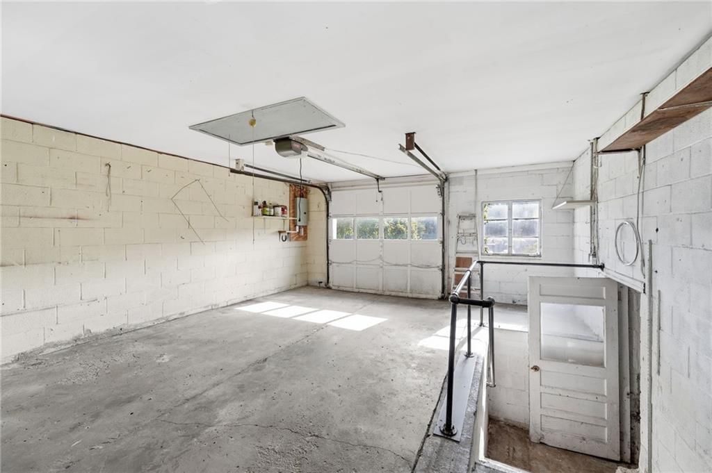 Photo 27 of 37 - 6000 Arlington Avenue, Kansas City, MO 64133