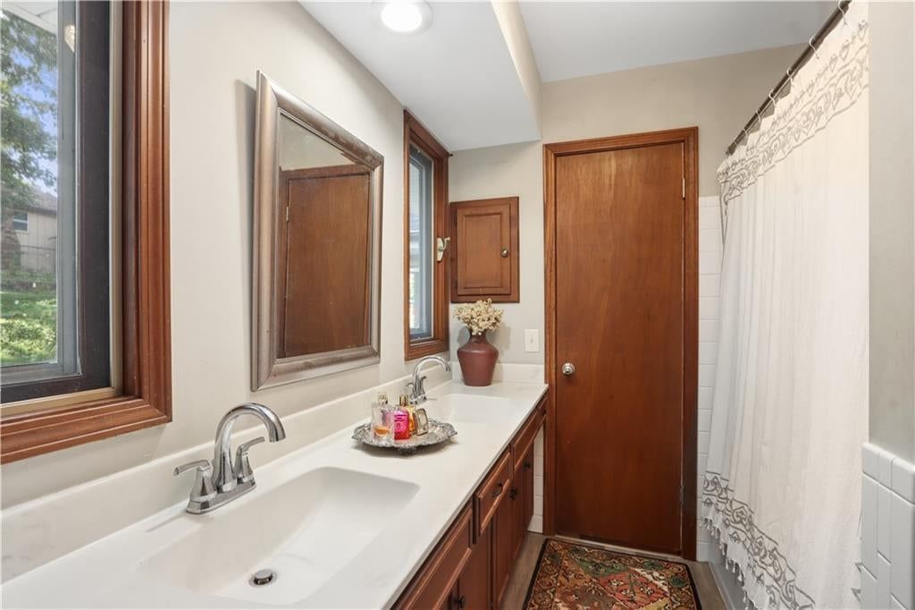 Photo 17 of 30 - 4026 N Tracy Avenue, Kansas City, MO 64116