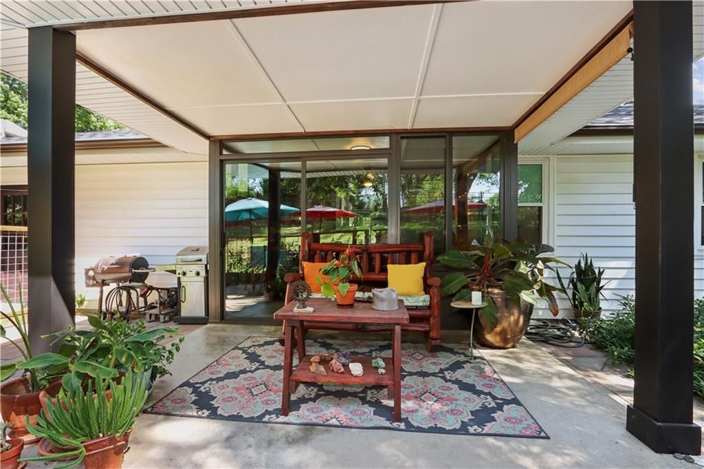 Photo 22 of 30 - 4026 N Tracy Avenue, Kansas City, MO 64116