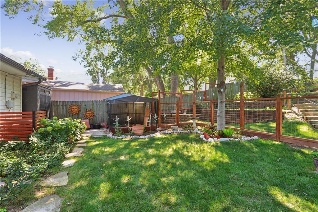 Photo 25 of 30 - 4026 N Tracy Avenue, Kansas City, MO 64116