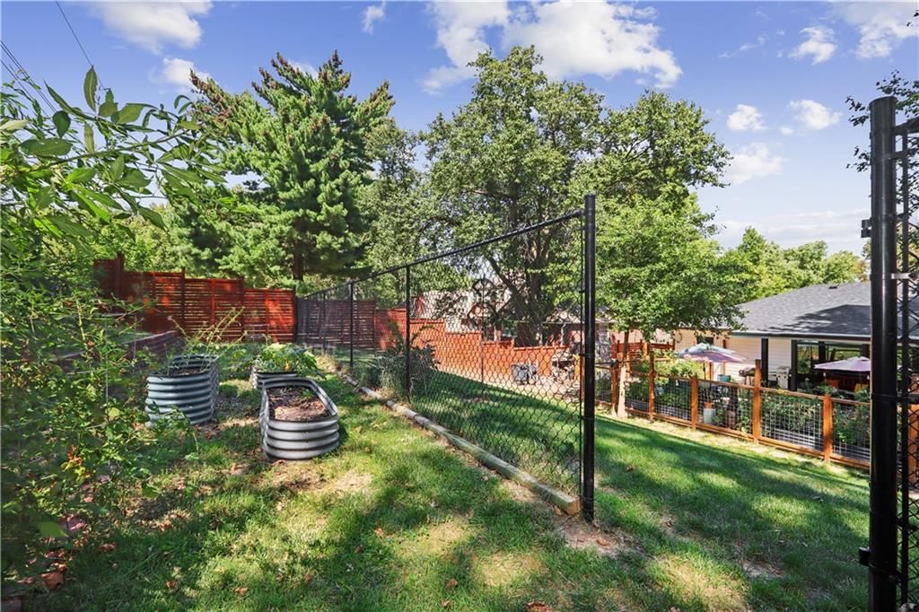 Photo 26 of 30 - 4026 N Tracy Avenue, Kansas City, MO 64116