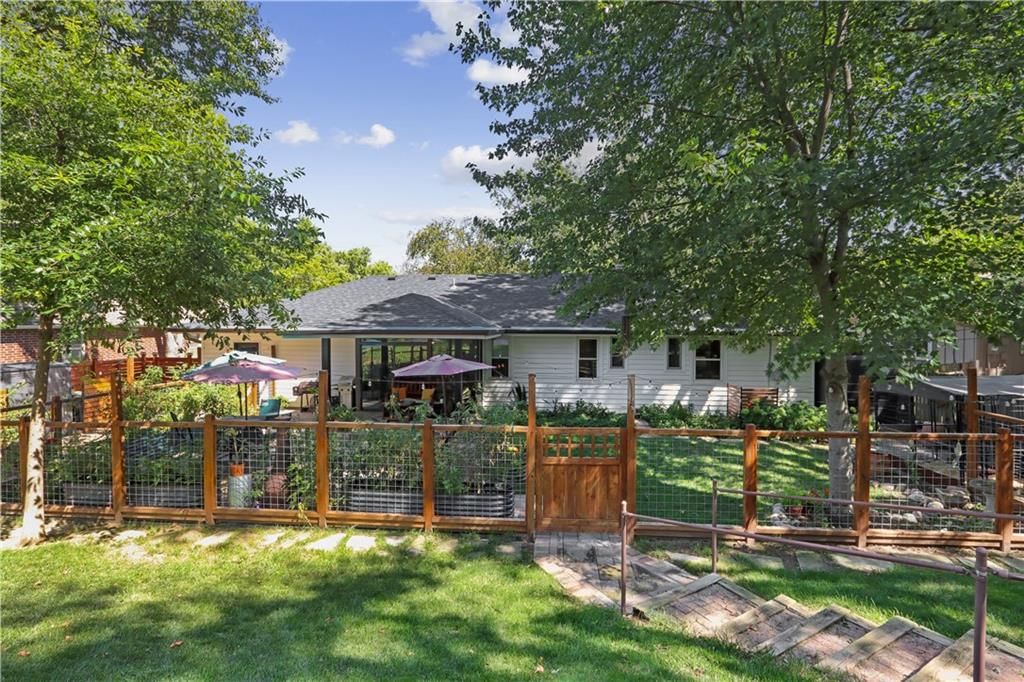 Photo 28 of 30 - 4026 N Tracy Avenue, Kansas City, MO 64116