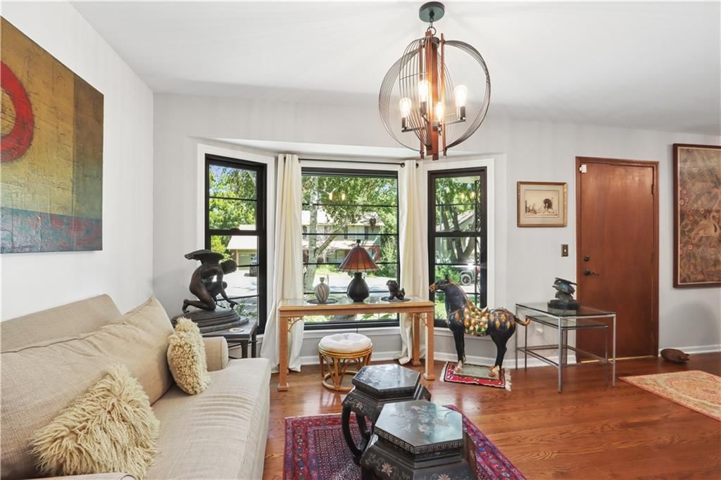 Photo 6 of 30 - 4026 N Tracy Avenue, Kansas City, MO 64116