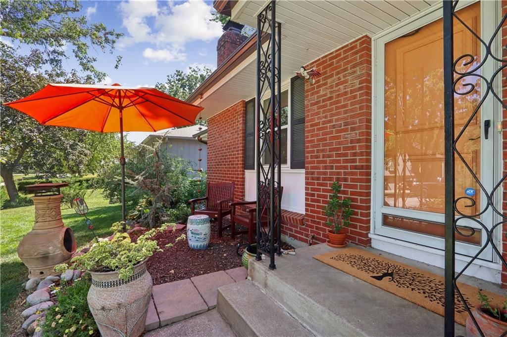 Photo 4 of 30 - 4026 N Tracy Avenue, Kansas City, MO 64116