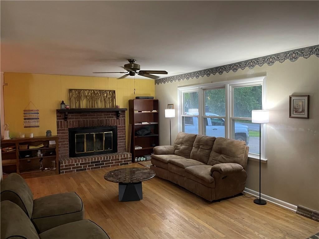 Photo 4 of 37 - 205 E Maple Street, Raymore, MO 64083