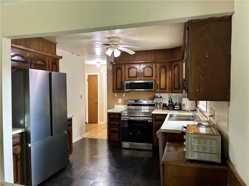 Photo 7 of 37 - 205 E Maple Street, Raymore, MO 64083