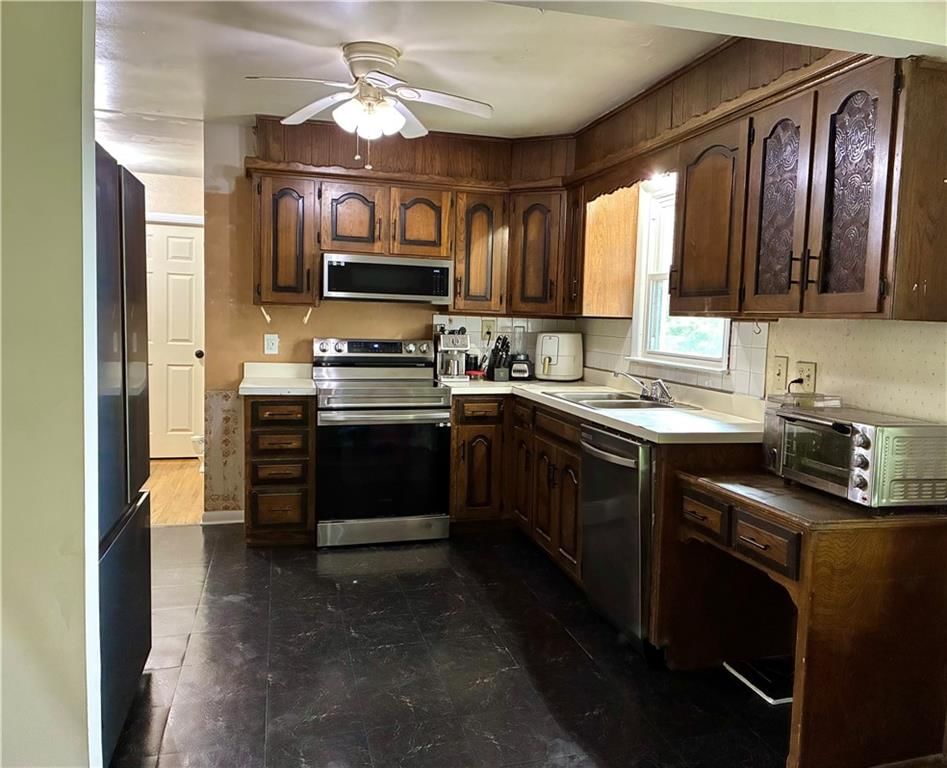 Photo 8 of 37 - 205 E Maple Street, Raymore, MO 64083