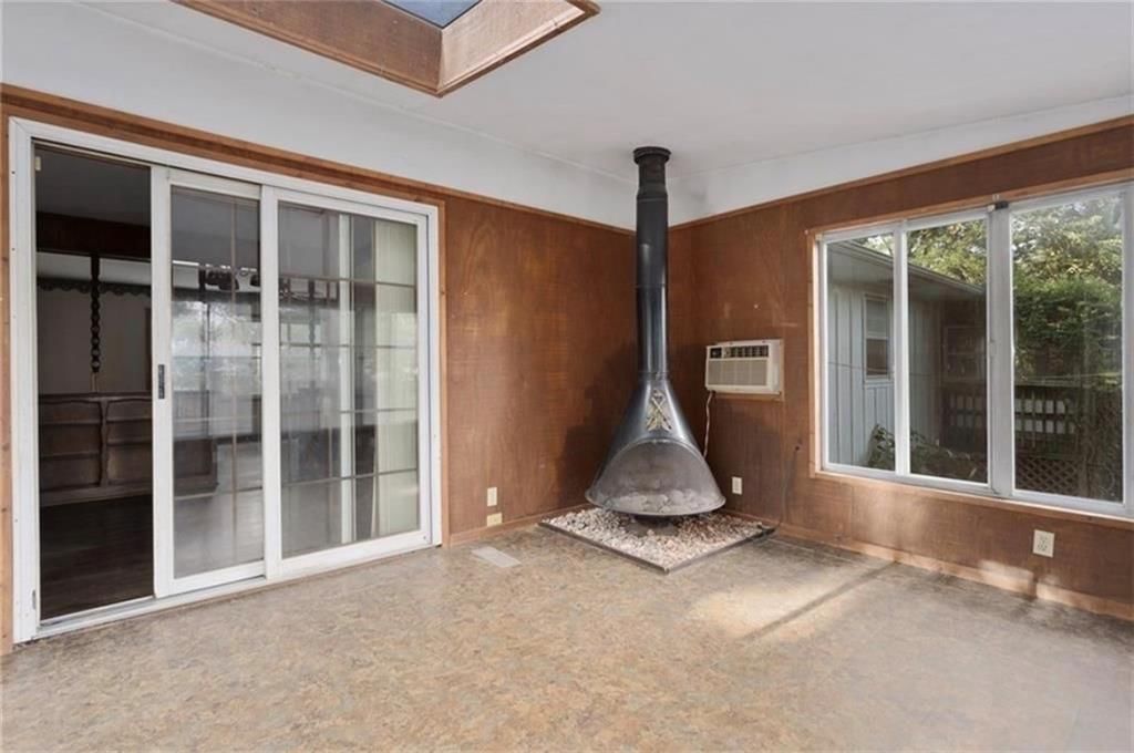 Photo 16 of 37 - 205 E Maple Street, Raymore, MO 64083