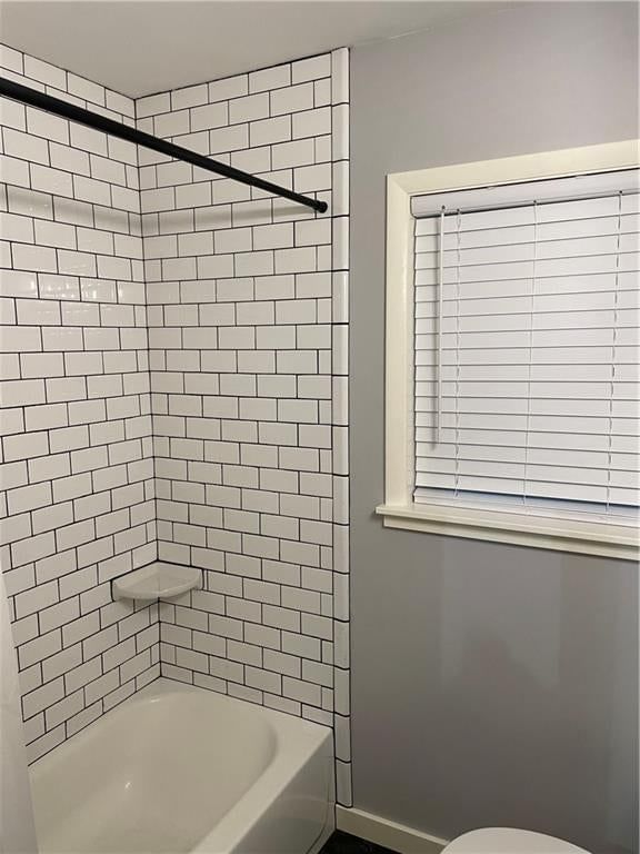 Photo 18 of 37 - 205 E Maple Street, Raymore, MO 64083