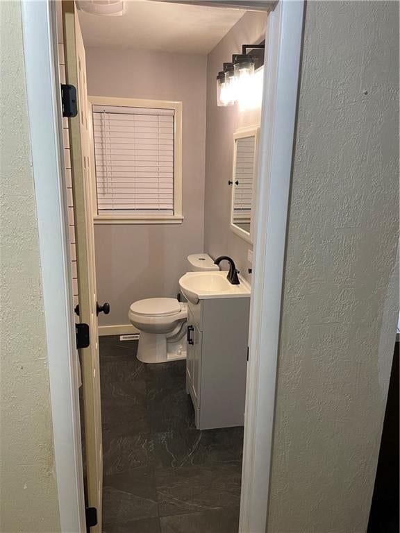 Photo 20 of 37 - 205 E Maple Street, Raymore, MO 64083