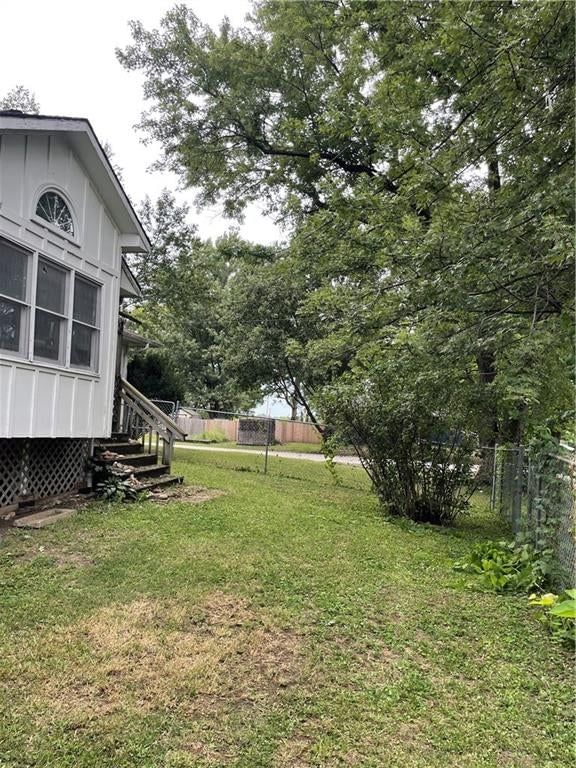 Photo 28 of 37 - 205 E Maple Street, Raymore, MO 64083