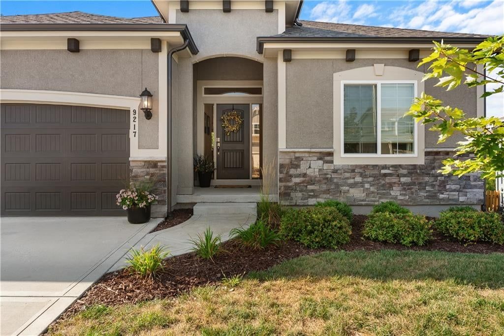 Photo 4 of 51 - 9217 NE 110th Terrace, Kansas City, MO 64157