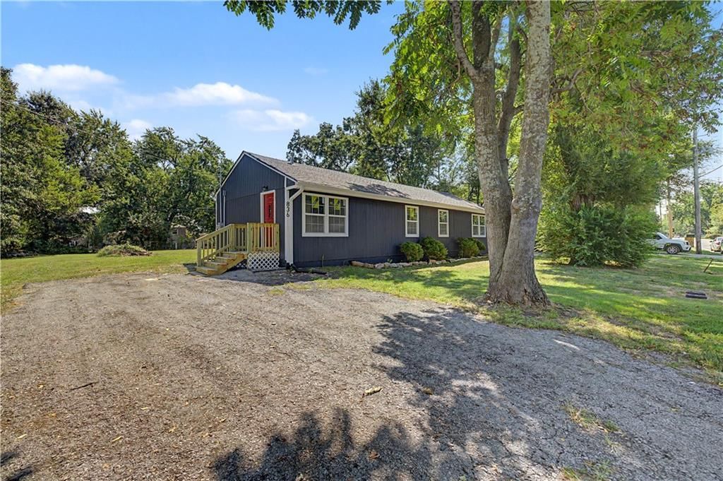 834 N Walker Lane, Olathe, KS