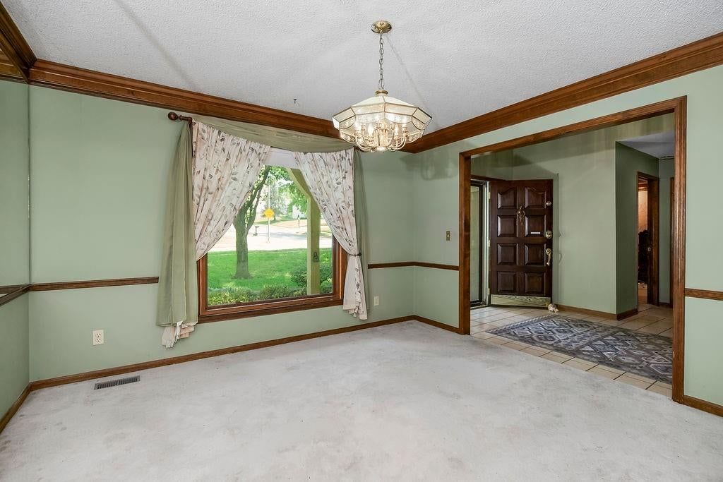 Photo 4 of 44 - 4408 NW Normandy Lane, Kansas City, MO 64116