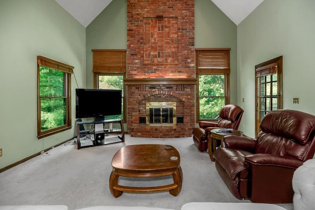 Photo 5 of 44 - 4408 NW Normandy Lane, Kansas City, MO 64116