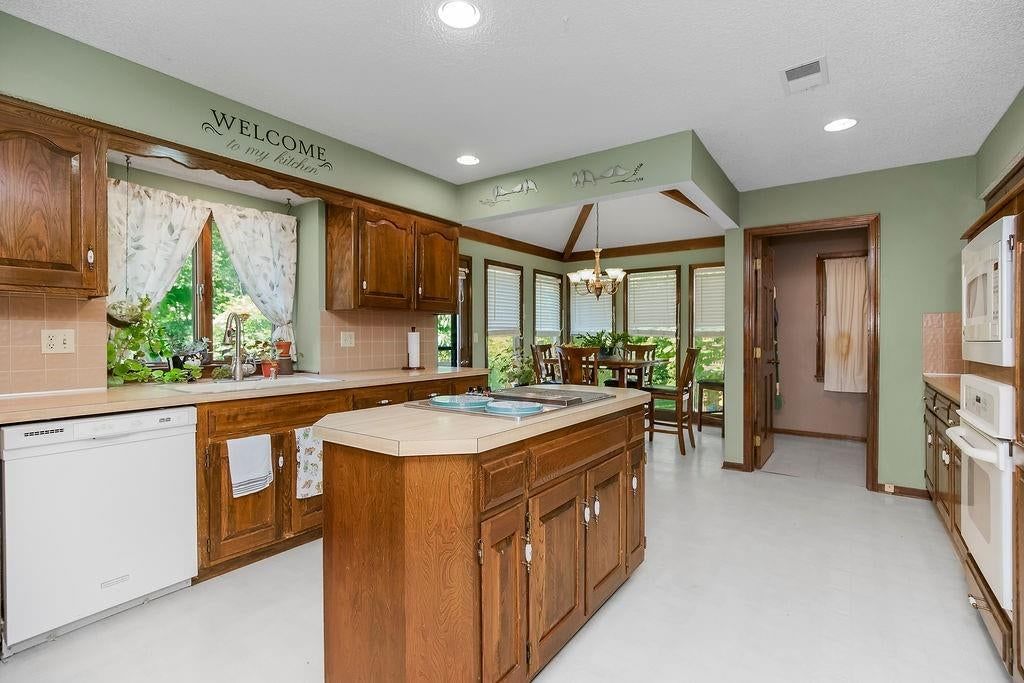 Photo 7 of 44 - 4408 NW Normandy Lane, Kansas City, MO 64116