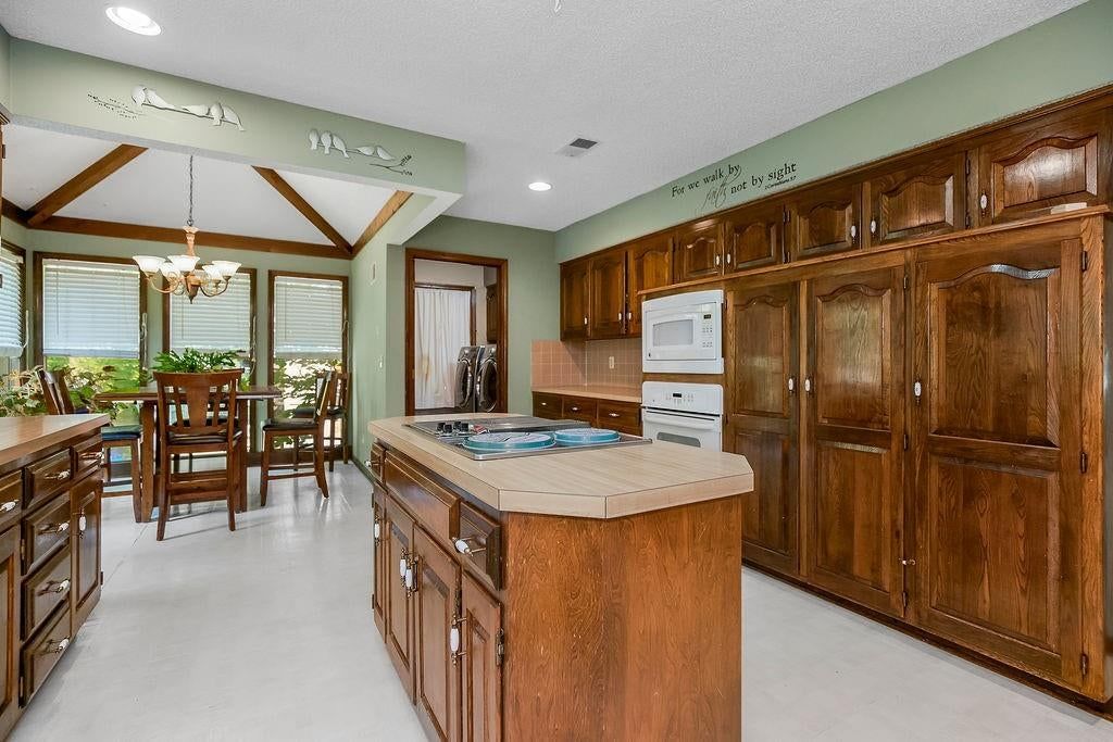 Photo 8 of 44 - 4408 NW Normandy Lane, Kansas City, MO 64116