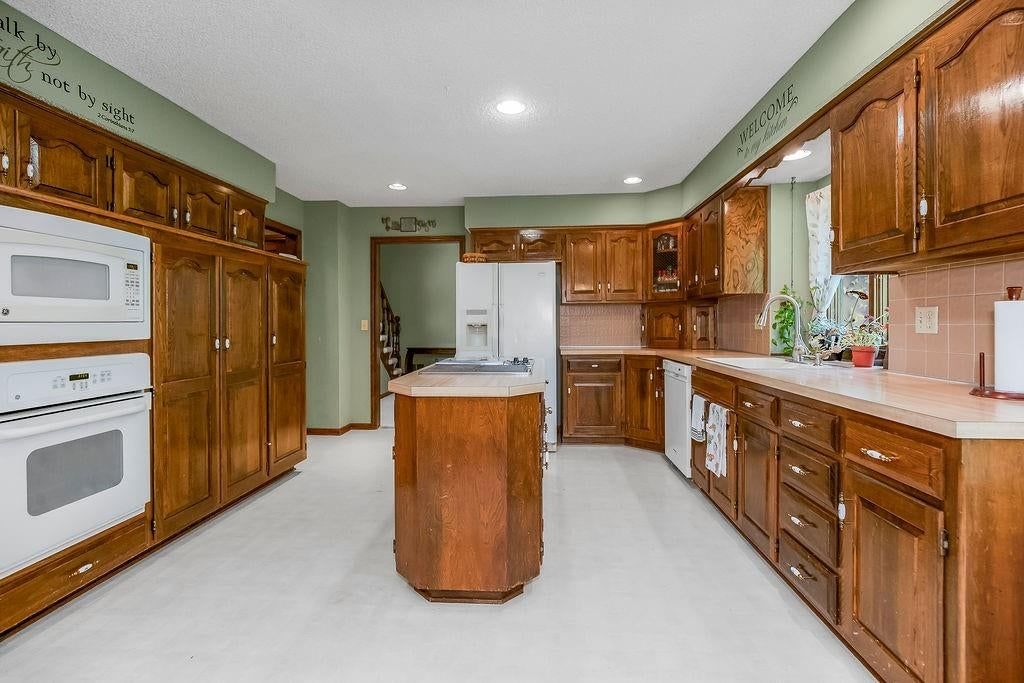 Photo 9 of 44 - 4408 NW Normandy Lane, Kansas City, MO 64116