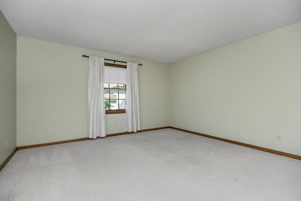Photo 13 of 44 - 4408 NW Normandy Lane, Kansas City, MO 64116