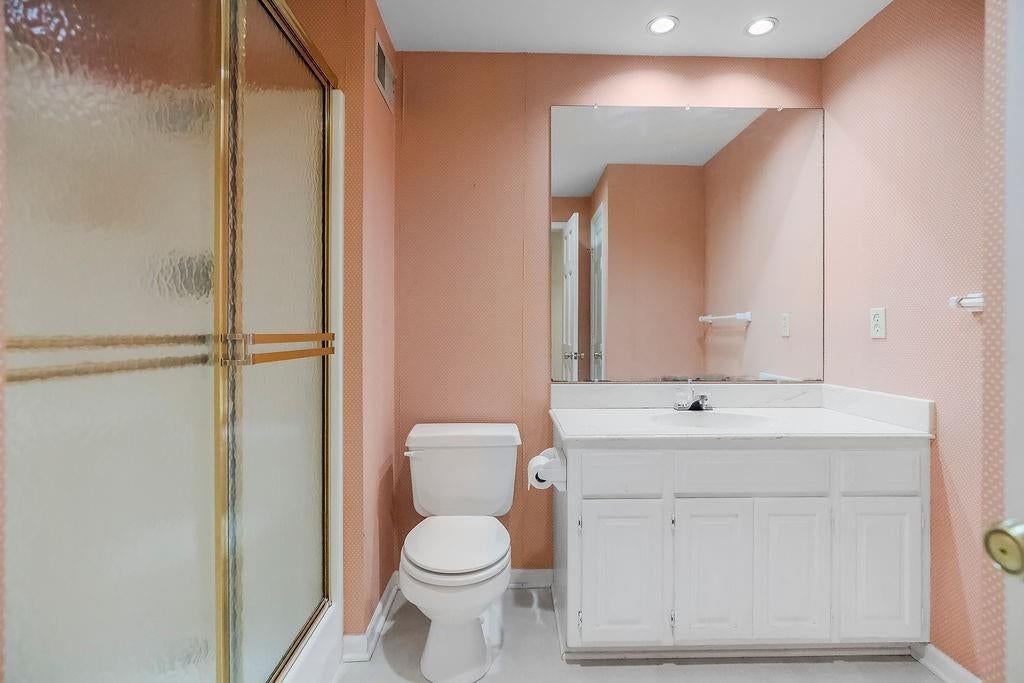 Photo 25 of 44 - 4408 NW Normandy Lane, Kansas City, MO 64116