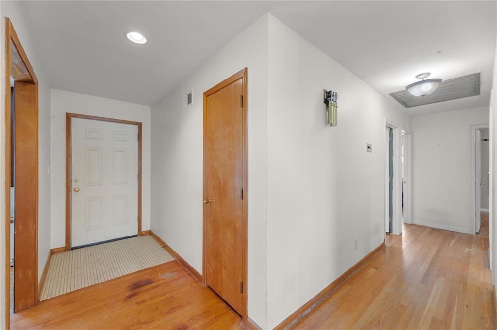 Photo 4 of 54 - 24849 W 247th Street, Paola, KS 66071