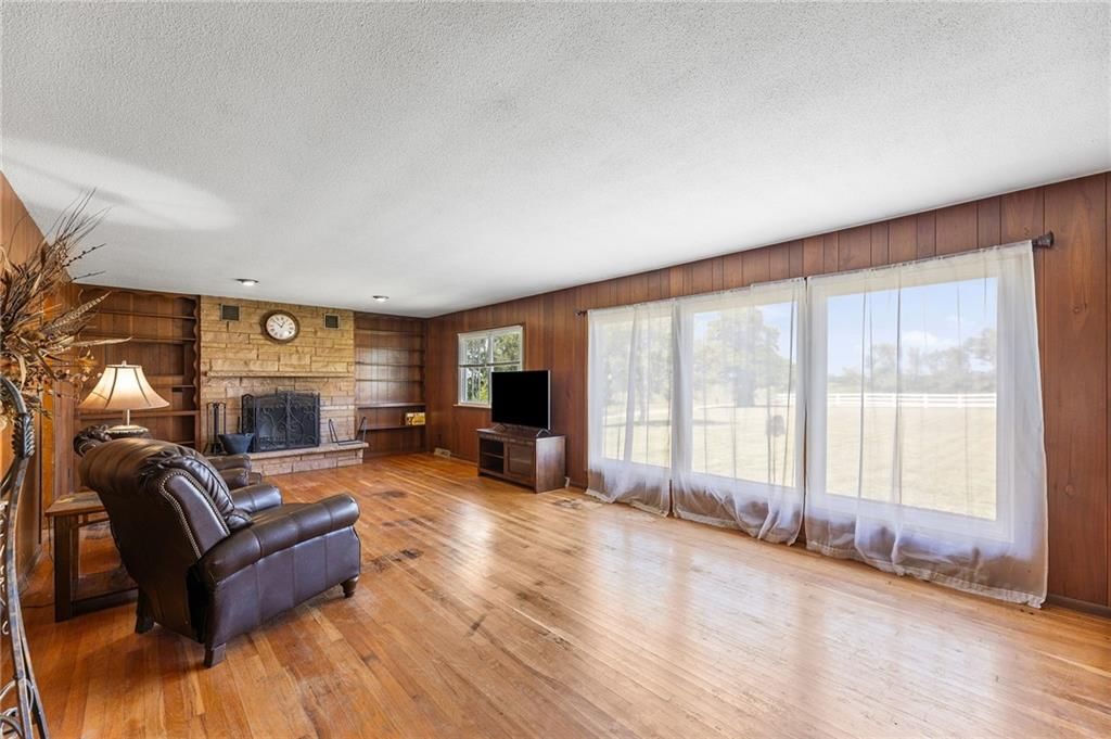 Photo 5 of 54, 24849 W 247th Street, Paola, KS 66071