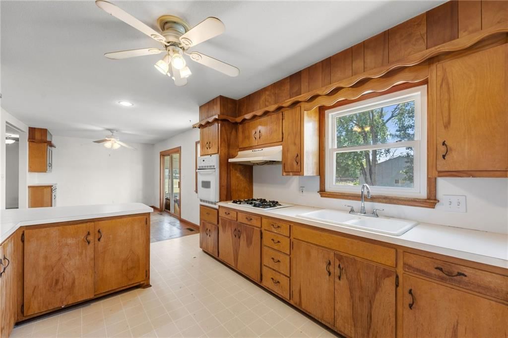 Photo 9 of 54, 24849 W 247th Street, Paola, KS 66071