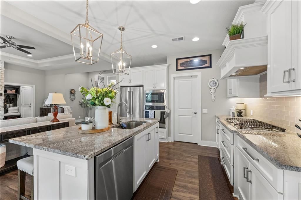 Photo 13 of 69 - 4461 Lakeview Terrace, Basehor, KS 66007