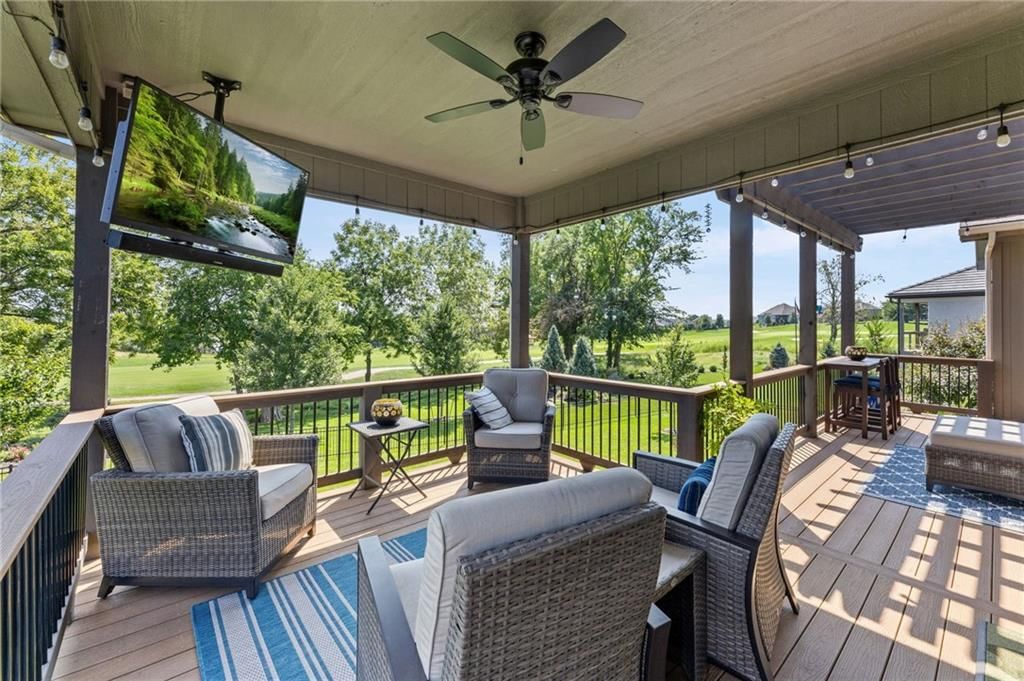 Fenced yard at 4461 Lakeview Terrace, Basehor, KS 66007
