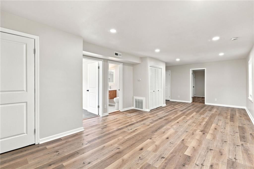 7126 Main Street — photo 6