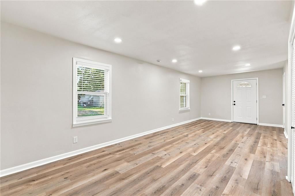 7126 Main Street — photo 8