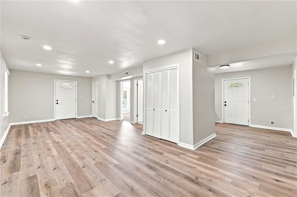 7126 Main Street — photo 9