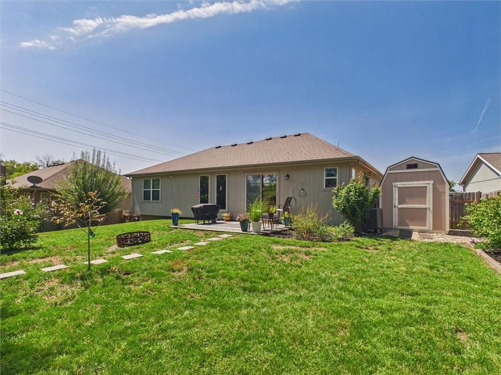6805 N Pontiac Avenue — photo 30