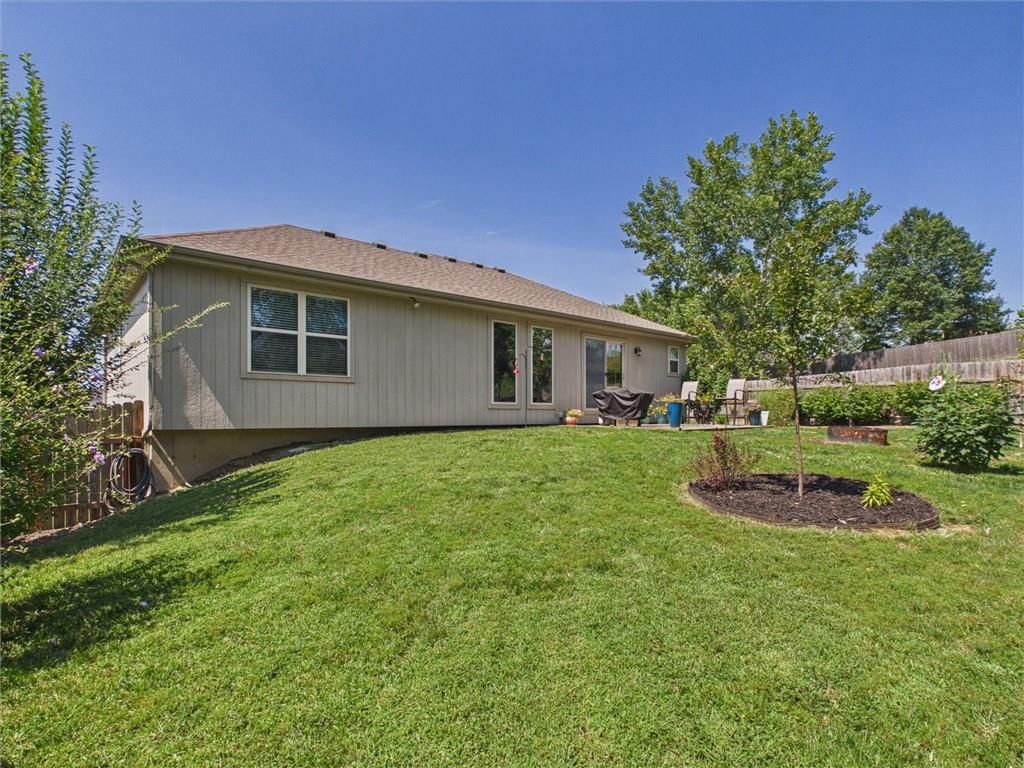 6805 N Pontiac Avenue — photo 31