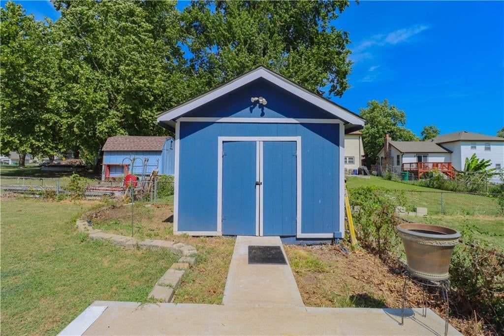 5420 Locust Avenue — photo 33